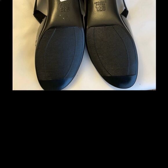 SAS SUNBURST BLACK PATENT CUT OUT SANDALS.… - Picture 5 of 7